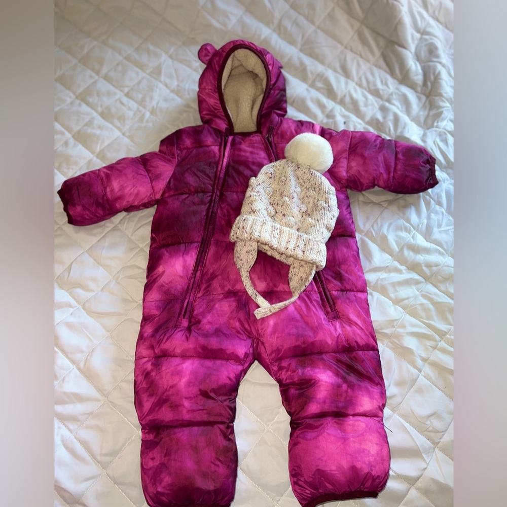 Gap snow suit with gap hat
